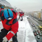 Очистка кровли от снега, наледи в Киеве