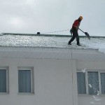 Уборка снега с крыш, удаление сосулек
